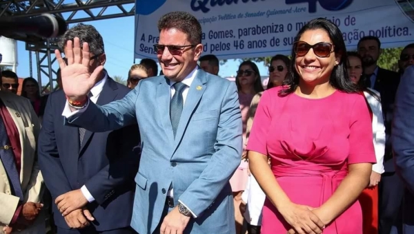 Ao lado de Rosana Gomes, Gladson participa da festa de aniversário de Senador Guiomard